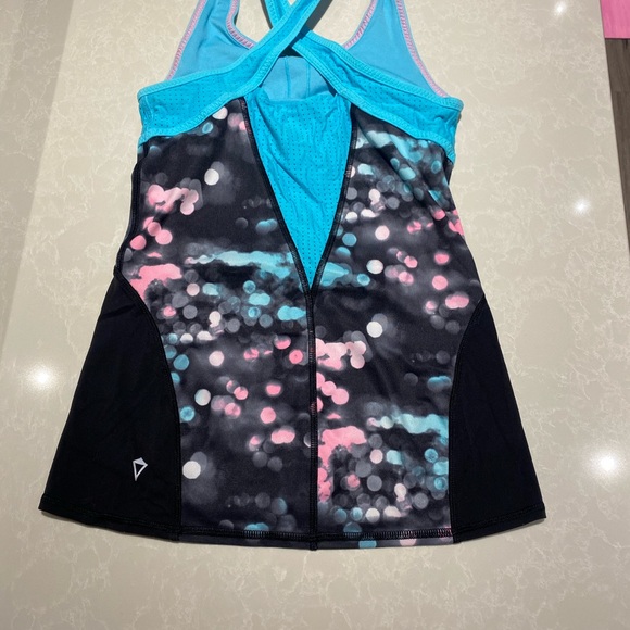 Ivivva tank - Picture 3 of 3